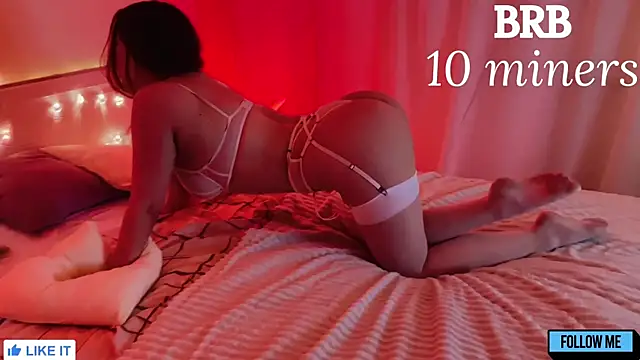 Snapshot of Emily_Gin chatting on 05-18-26, 01:56 Emily Gin online show from 05-18-26, 01:56