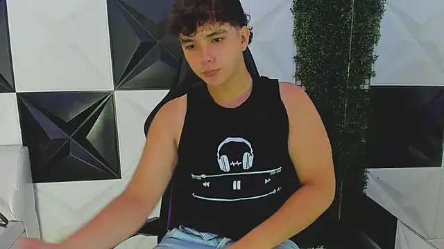 Dani cumboy online show from 09-19-25, 01:01