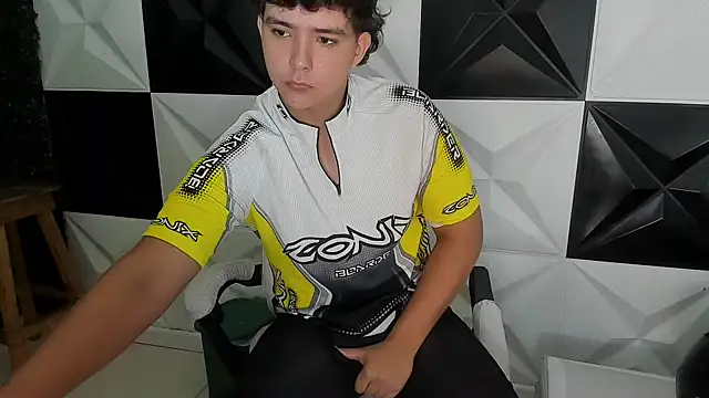 Dani cumboy online show from 12-01-25, 02:22