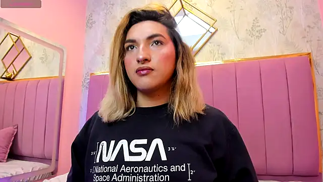 TomLondon  online show from 12-18-25, 01:50