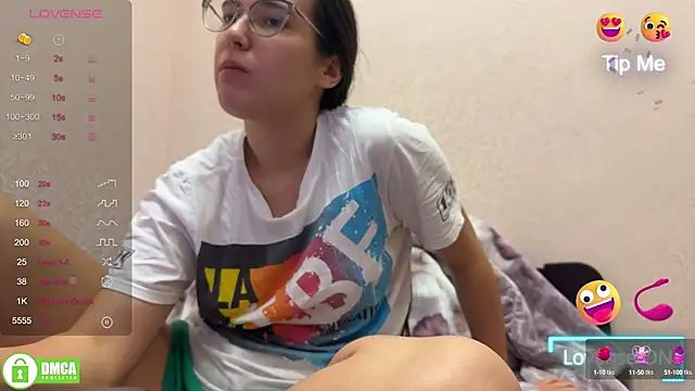 Snapshot of the_princese chatting on 02-02-25, 05:26 the princese online show from 02-02-25, 05:26