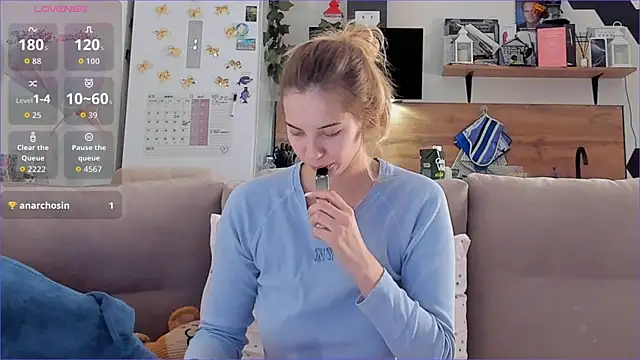 Girl alone home online show from 12-04-25, 04:44