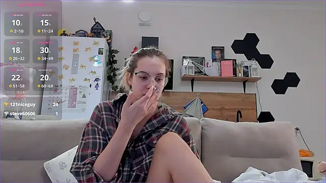 Girl alone home online show from 12-20-25, 03:19