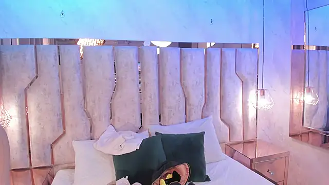 Snapshot of barbara_cambels chatting on 06-15-26, 07:05 barbara cambels online show from 06-15-26, 07:05