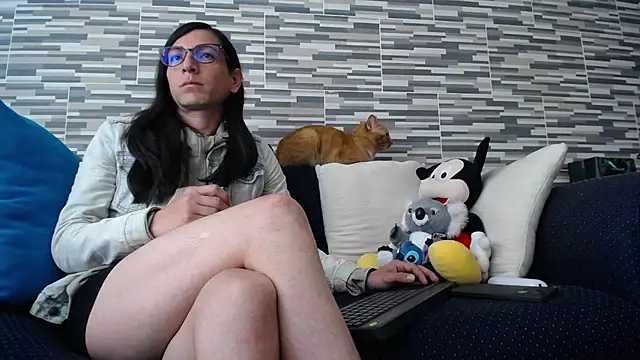 Snapshot of VioletaGomezCo chatting on 01-13-26, 04:23 VioletaGomezCo online show from 01-13-26, 04:23