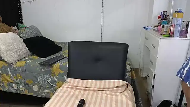 charlotte 077 online show from 11-25-25, 03:17