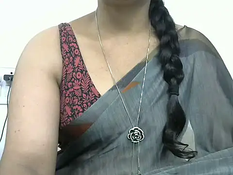 Snapshot of rashmika_reddy chatting on 09-26-25, 05:33 rashmika reddy online show from 09-26-25, 05:33