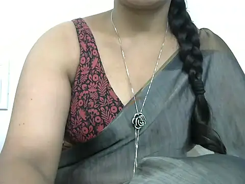 Snapshot of rashmika_reddy chatting on 10-16-25, 05:41 rashmika reddy online show from 10-16-25, 05:41