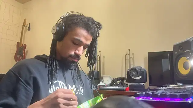 Snapshot of hotcamboy420 chatting on 11-03-25, 01:23 hotcamboy420 online show from 11-03-25, 01:23