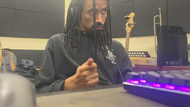 Snapshot of hotcamboy420 chatting on 11-16-25, 05:57 hotcamboy420 online show from 11-16-25, 05:57