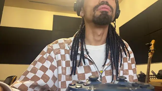 Snapshot of hotcamboy420 chatting on 11-25-25, 04:34 hotcamboy420 online show from 11-25-25, 04:34