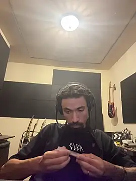 Snapshot of hotcamboy420 chatting on 11-30-25, 06:28 hotcamboy420 online show from 11-30-25, 06:28