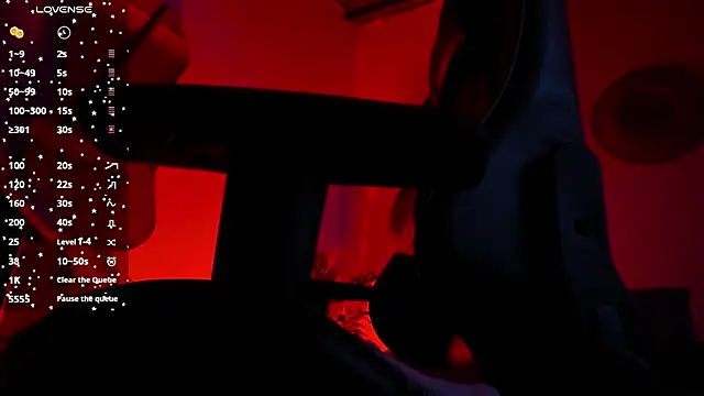 laura-hills18 online show from 02-09-26, 12:31