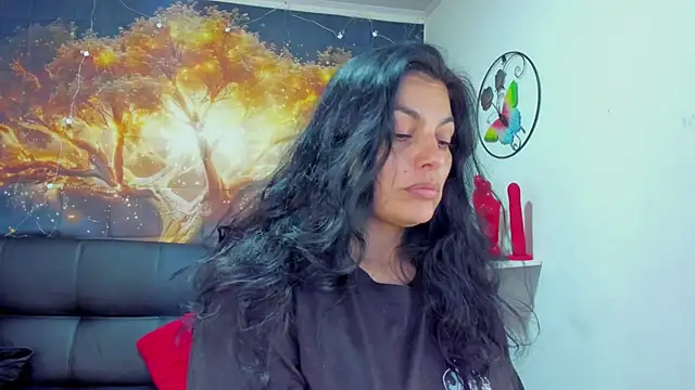 Snapshot of Lust_Mom41 chatting on 12-14-24, 07:03 Lust Mom41 online show from 12-14-24, 07:03