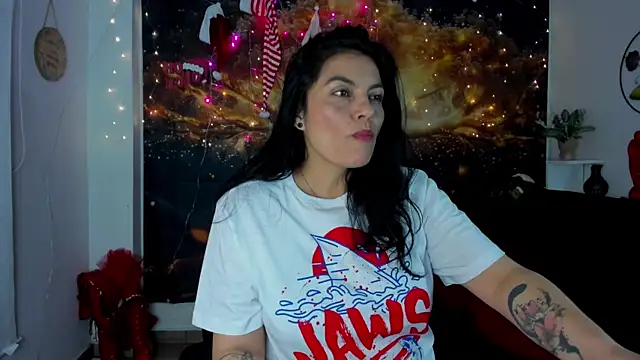 Snapshot of Lust_Mom41 chatting on 12-27-24, 05:31 Lust Mom41 online show from 12-27-24, 05:31