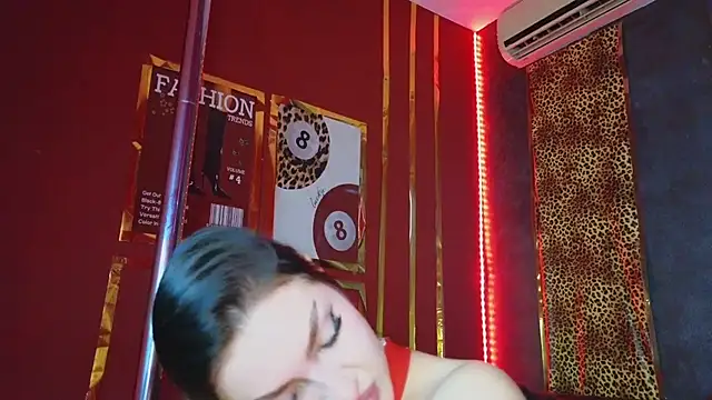 Snapshot of alissa4blonde chatting on 01-15-26, 06:18 alissa4blonde online show from 01-15-26, 06:18