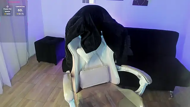 Snapshot of lunitaa18 chatting on 10-21-25, 08:53 lunitaa18 online show from 10-21-25, 08:53