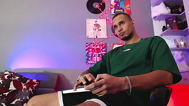 Snapshot of MagnusFrost chatting on 01-03-25, 04:22 MagnusFrost online show from 01-03-25, 04:22