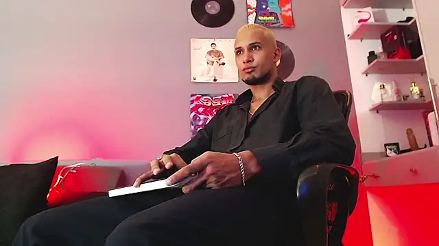 Snapshot of MagnusFrost chatting on 01-11-25, 01:48 MagnusFrost online show from 01-11-25, 01:48