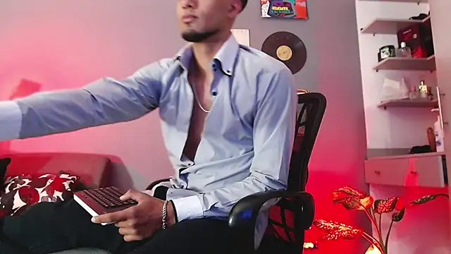 Snapshot of MagnusFrost chatting on 01-16-25, 04:07 MagnusFrost online show from 01-16-25, 04:07