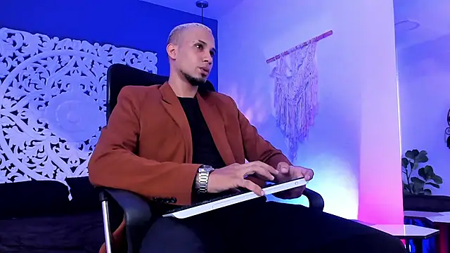 Snapshot of MagnusFrost chatting on 01-23-25, 07:29 MagnusFrost online show from 01-23-25, 07:29