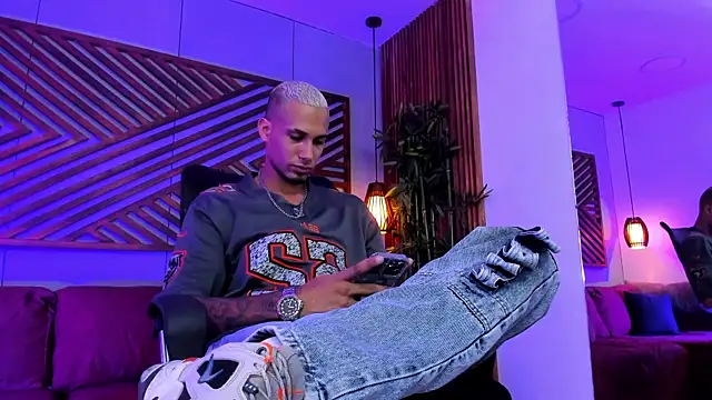 Snapshot of MagnusFrost chatting on 01-25-25, 07:28 MagnusFrost online show from 01-25-25, 07:28