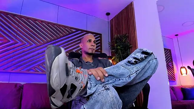 Snapshot of MagnusFrost chatting on 01-25-25, 11:11 MagnusFrost online show from 01-25-25, 11:11