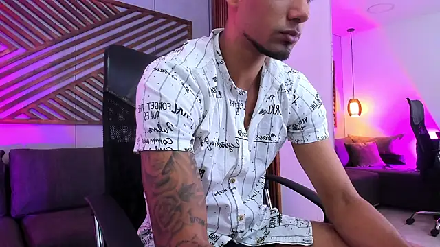 Snapshot of MagnusFrost chatting on 01-27-25, 11:33 MagnusFrost online show from 01-27-25, 11:33