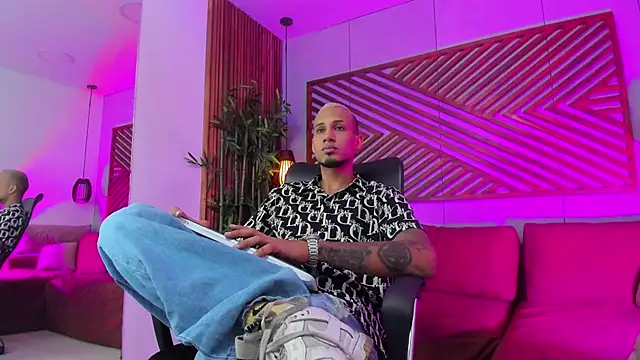 Snapshot of MagnusFrost chatting on 01-31-25, 07:29 MagnusFrost online show from 01-31-25, 07:29