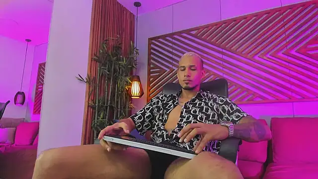 Snapshot of MagnusFrost chatting on 01-31-25, 10:31 MagnusFrost online show from 01-31-25, 10:31