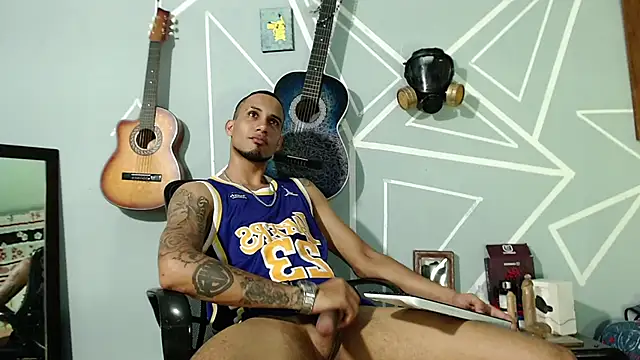 Snapshot of MagnusFrost chatting on 02-04-25, 03:44 MagnusFrost online show from 02-04-25, 03:44