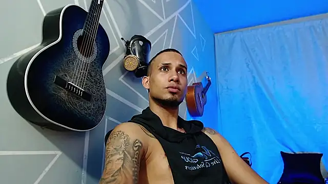 Snapshot of MagnusFrost chatting on 02-06-25, 01:38 MagnusFrost online show from 02-06-25, 01:38