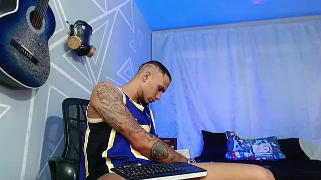 Snapshot of MagnusFrost chatting on 02-07-25, 09:04 MagnusFrost online show from 02-07-25, 09:04