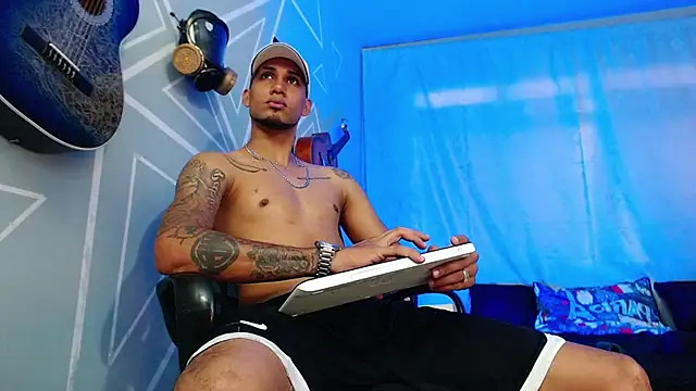 Snapshot of MagnusFrost chatting on 02-08-25, 07:38 MagnusFrost online show from 02-08-25, 07:38