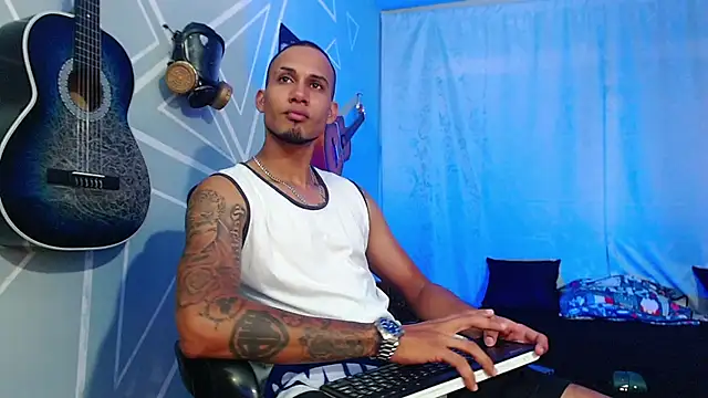 Snapshot of MagnusFrost chatting on 02-11-25, 09:46 MagnusFrost online show from 02-11-25, 09:46