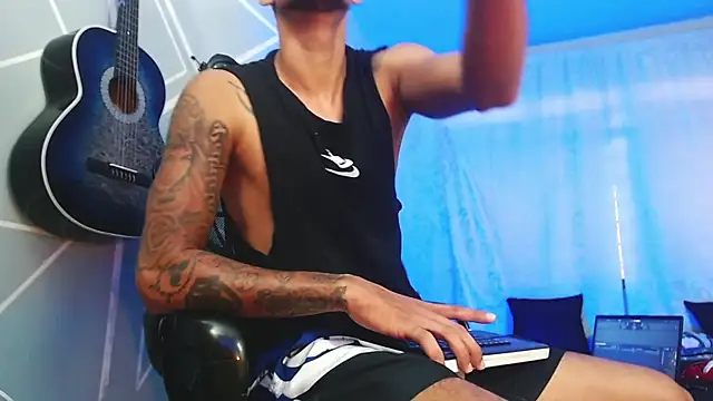 Snapshot of MagnusFrost chatting on 02-12-25, 07:45 MagnusFrost online show from 02-12-25, 07:45