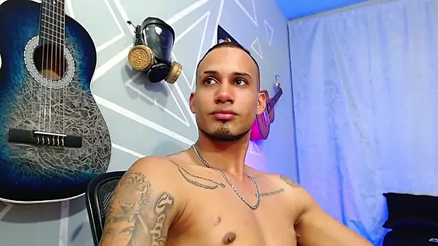 Snapshot of MagnusFrost chatting on 02-15-25, 01:10 MagnusFrost online show from 02-15-25, 01:10