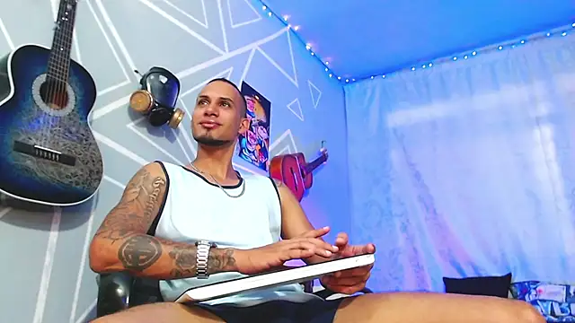 Snapshot of MagnusFrost chatting on 02-17-25, 07:42 MagnusFrost online show from 02-17-25, 07:42