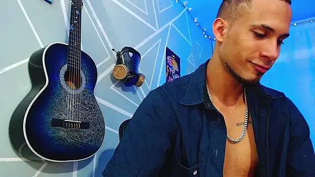 Snapshot of MagnusFrost chatting on 02-18-25, 08:14 MagnusFrost online show from 02-18-25, 08:14