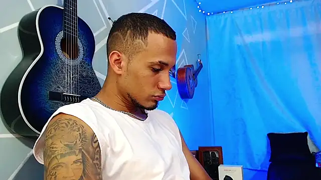 Snapshot of MagnusFrost chatting on 02-19-25, 07:59 MagnusFrost online show from 02-19-25, 07:59