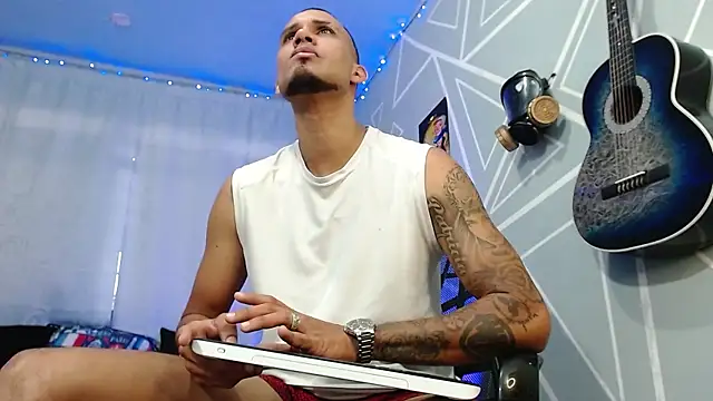 Snapshot of MagnusFrost chatting on 03-03-25, 05:07 MagnusFrost online show from 03-03-25, 05:07