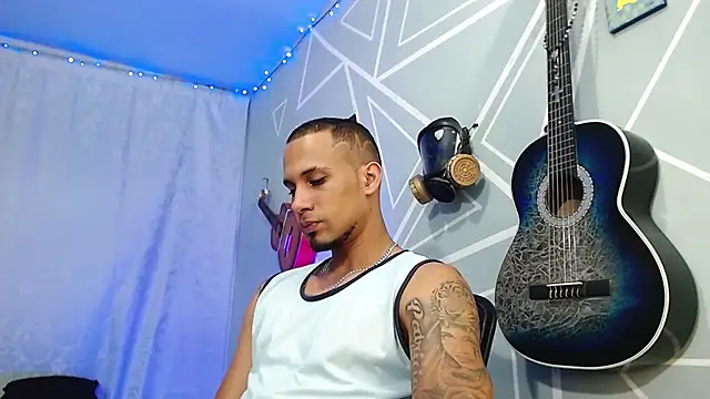 Snapshot of MagnusFrost chatting on 03-04-25, 11:22 MagnusFrost online show from 03-04-25, 11:22