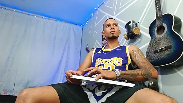 Snapshot of MagnusFrost chatting on 03-05-25, 10:21 MagnusFrost online show from 03-05-25, 10:21