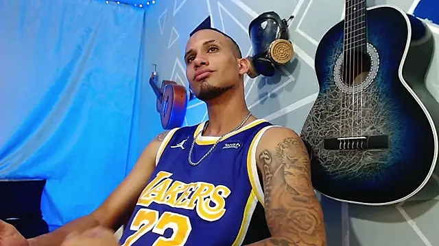 Snapshot of MagnusFrost chatting on 03-18-25, 12:05 MagnusFrost online show from 03-18-25, 12:05