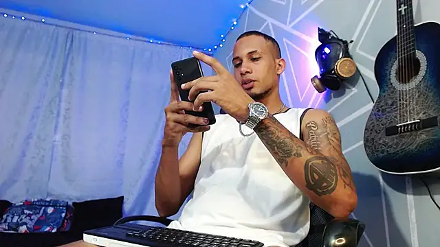 Snapshot of MagnusFrost chatting on 03-19-25, 10:42 MagnusFrost online show from 03-19-25, 10:42