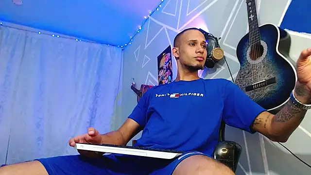 Snapshot of MagnusFrost chatting on 03-21-25, 03:55 MagnusFrost online show from 03-21-25, 03:55