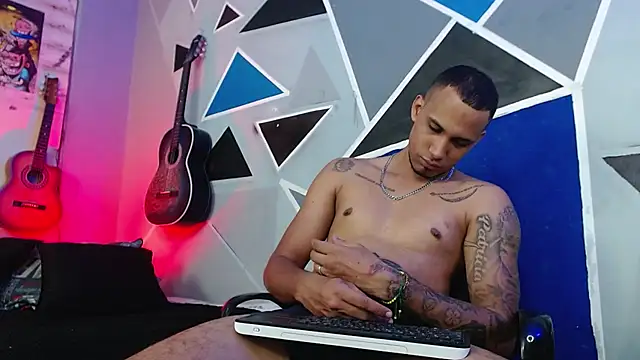 Snapshot of MagnusFrost chatting on 09-21-25, 09:00 MagnusFrost online show from 09-21-25, 09:00