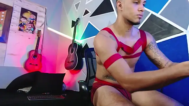 Snapshot of MagnusFrost chatting on 10-06-25, 04:43 MagnusFrost online show from 10-06-25, 04:43