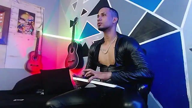 Snapshot of MagnusFrost chatting on 10-15-25, 05:51 MagnusFrost online show from 10-15-25, 05:51