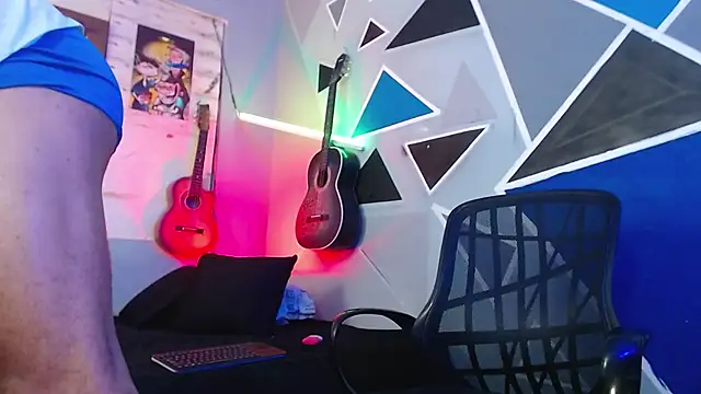 Snapshot of MagnusFrost chatting on 10-25-25, 04:09 MagnusFrost online show from 10-25-25, 04:09